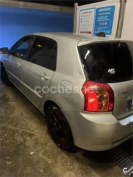 Usado Toyota Corolla Sol 90 CV (66 kW) 2005 Gris / plata Berlina