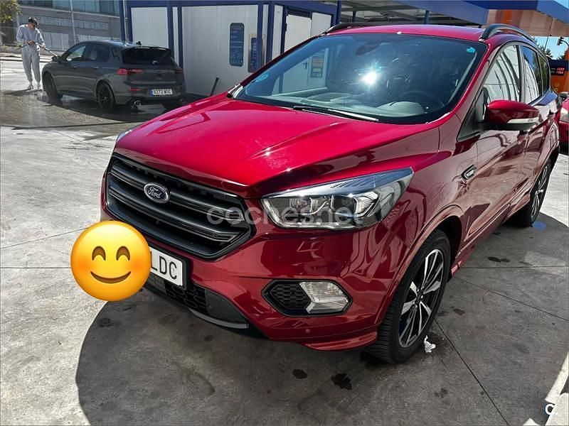 Usado Ford Kuga ST-Line 150 CV (110 kW) 2019 Rojo SUV