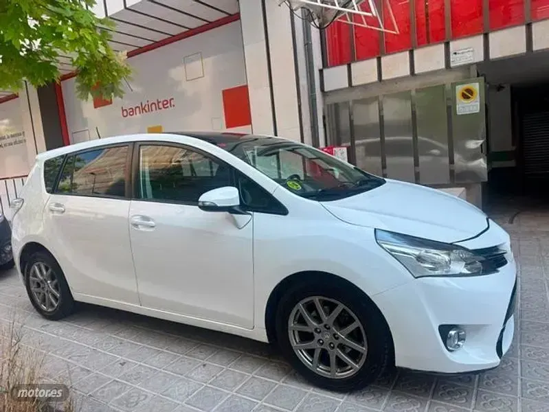 Usado Toyota Verso Advance 112 CV (82 kW) 2015 Blanco Monovolumen