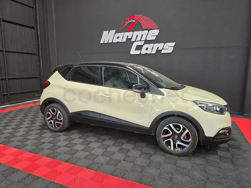 Usado Renault Captur Zen 90 CV (66 kW) 2017 Beige SUV