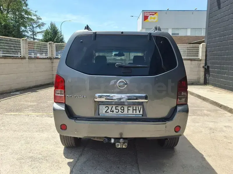 Usado Nissan Pathfinder XE 171 CV (125 kW) 2006 Gris / plata SUV