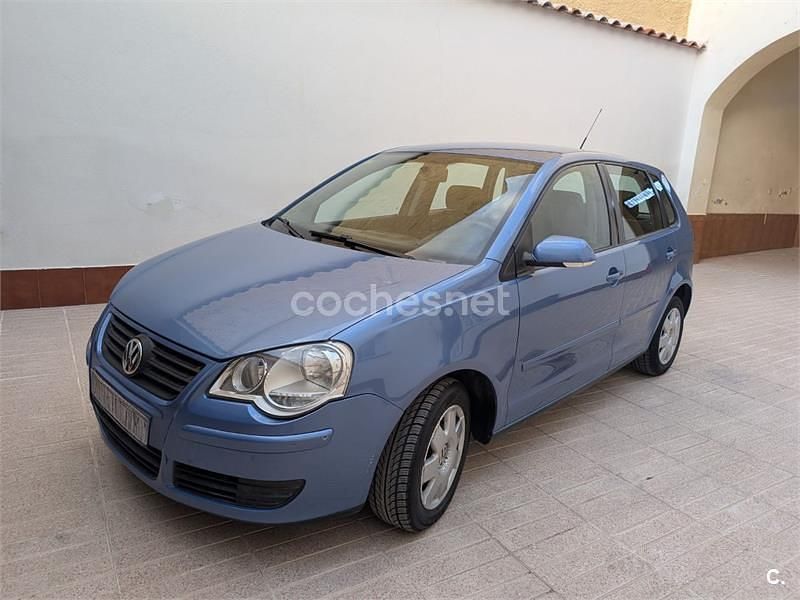 Azul Usado 2005 VW Polo Advance Berlina | 3300 € (Precio justo) - Imagen 1/4