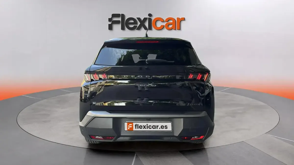 Usado Peugeot 5008 Allure 136 CV (100 kW) 2025 Negro SUV