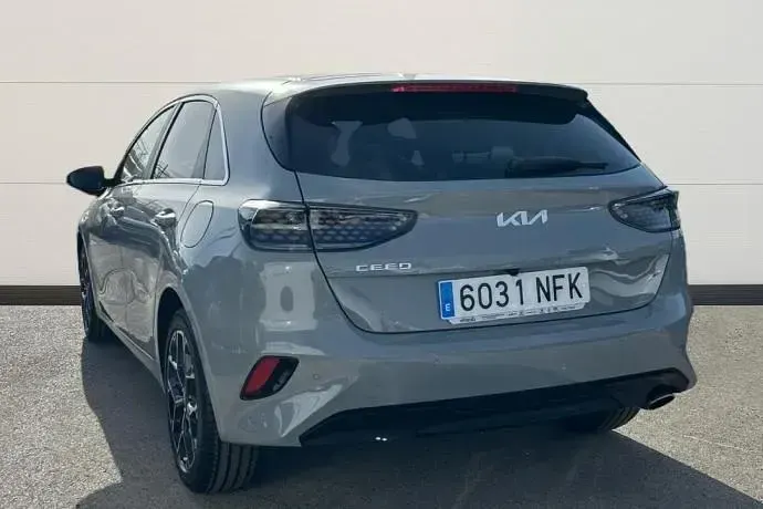 Nuevo Kia Ceed Style 101 CV (74 kW) 2025 Gris Utilitario