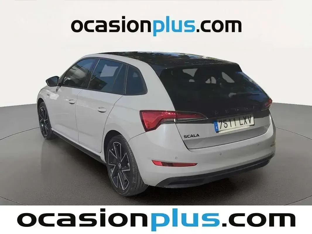 Usado Skoda Scala Monte Carlo 150 CV (110 kW) 2022 Gris Utilitario