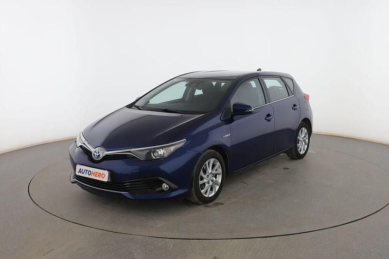 Usado Toyota Auris Hybrid Active 136 CV (100 kW) 2017 Azul Berlina