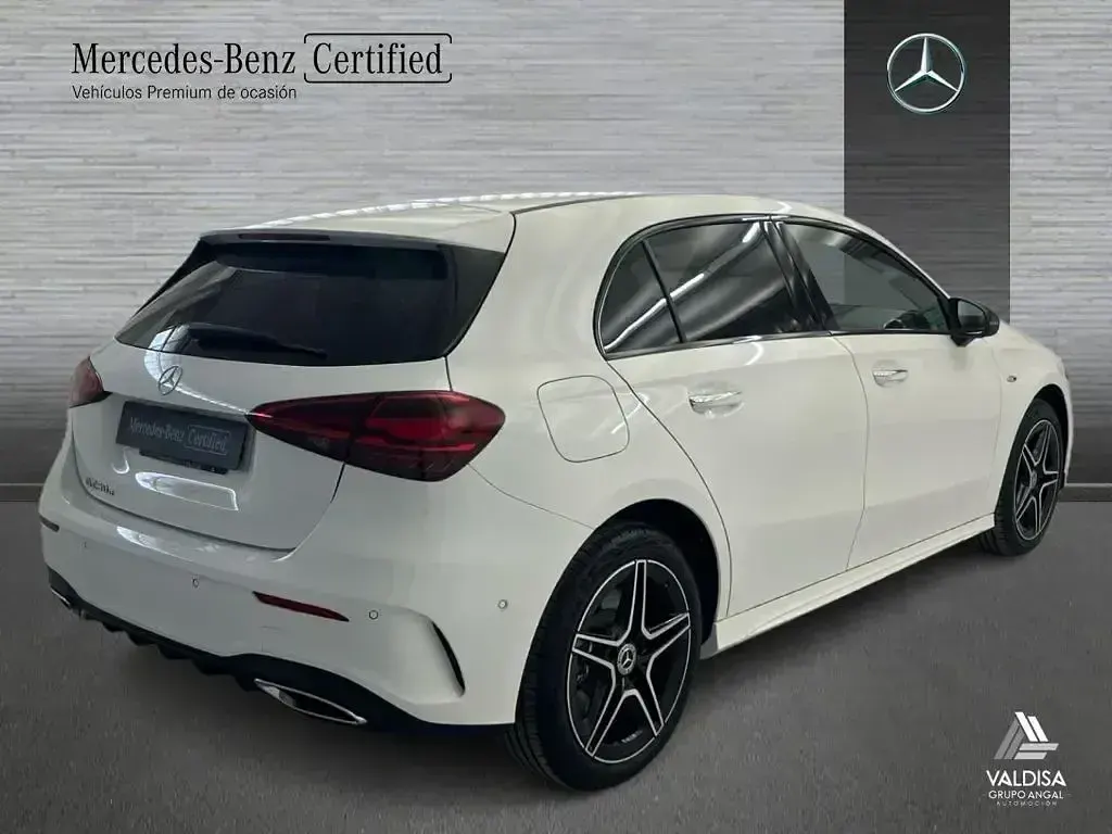 Usado Mercedes A250 AMG line 218 CV (160 kW) 2025 Blanco Berlina