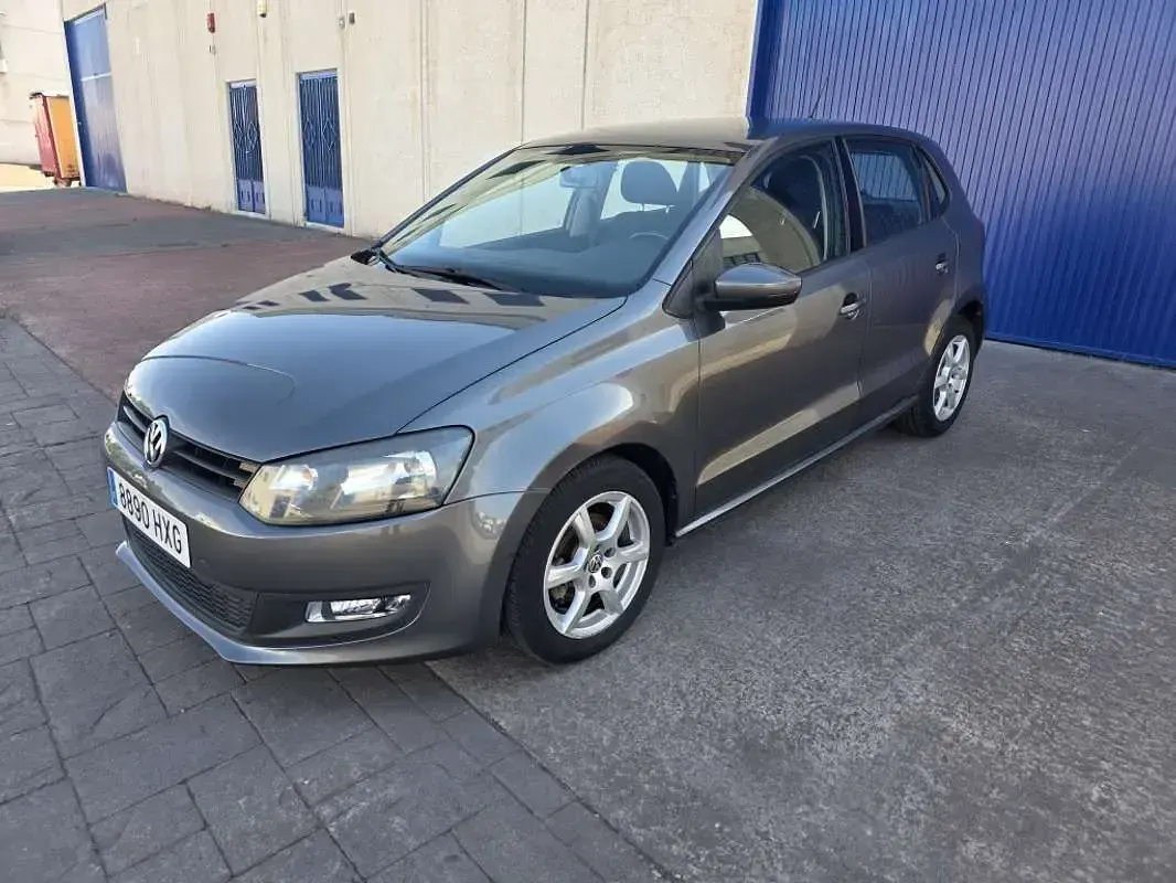 Usado VW Polo Advance 75 CV (55 kW) 2014 Marrón Utilitario