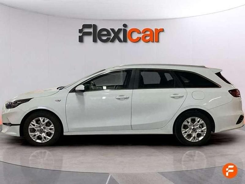 Usado Kia Ceed 120 CV (88 kW) 2022 Blanco Utilitario