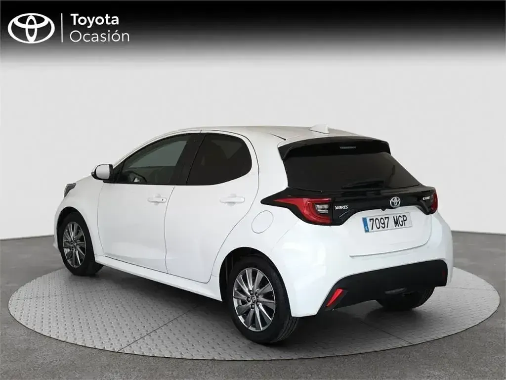 Usado Toyota Yaris Active 75 CV (55 kW) 2023 Blanco Utilitario