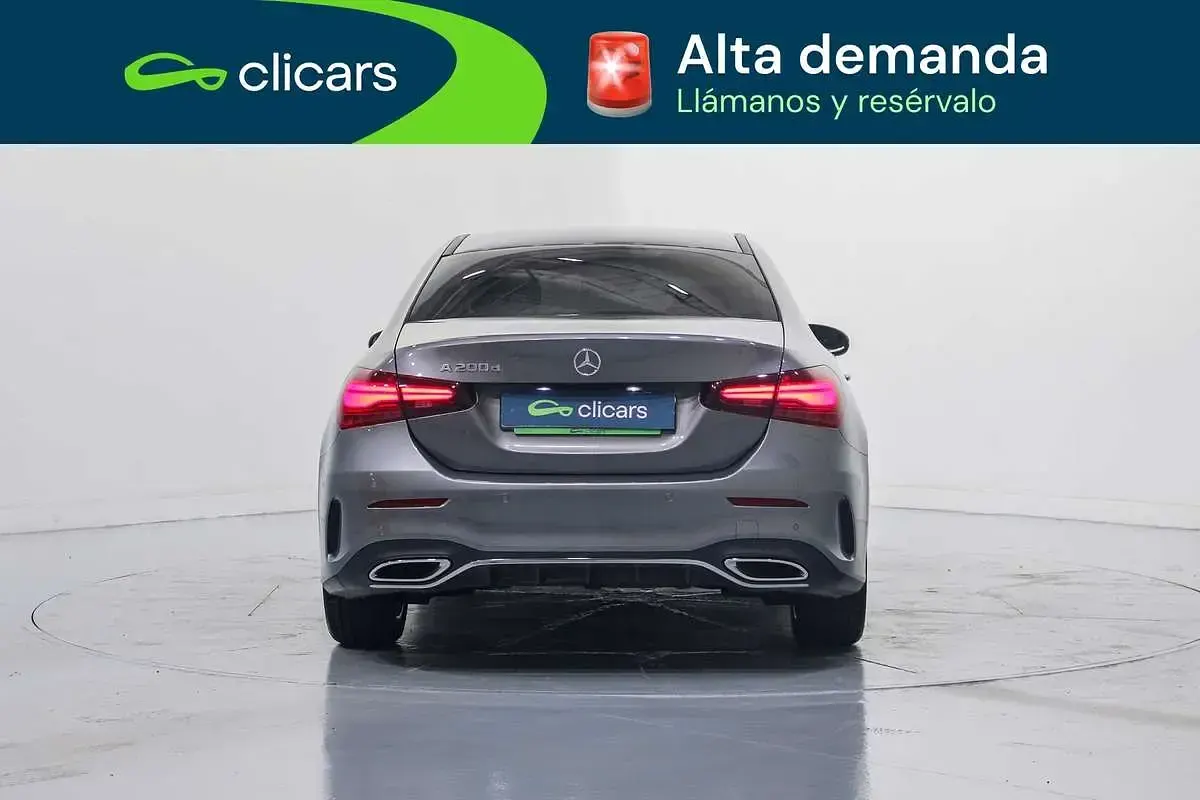 Usado Mercedes A200 Advanced 150 CV (110 kW) 2024 Plateado Berlina