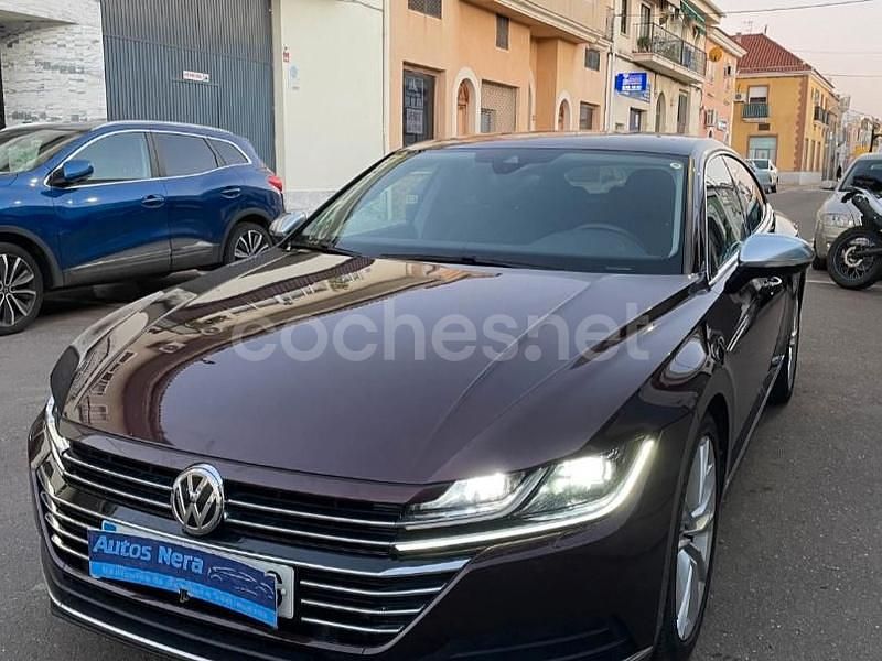 Usado VW Arteon Elegance 150 CV (110 kW) 2018 Burdeos Coupe
