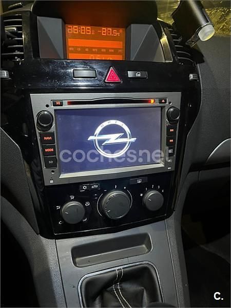 Usado Opel Zafira Enjoy Plus 110 CV (80 kW) 2011 Violeta / lila Monovolumen