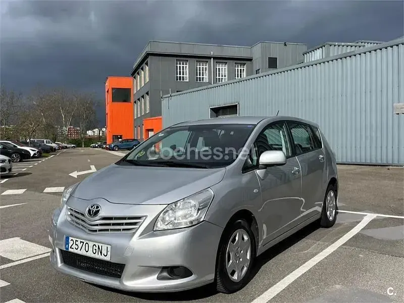 Usado Toyota Verso Live 126 CV (92 kW) 2009 Gris / plata Monovolumen