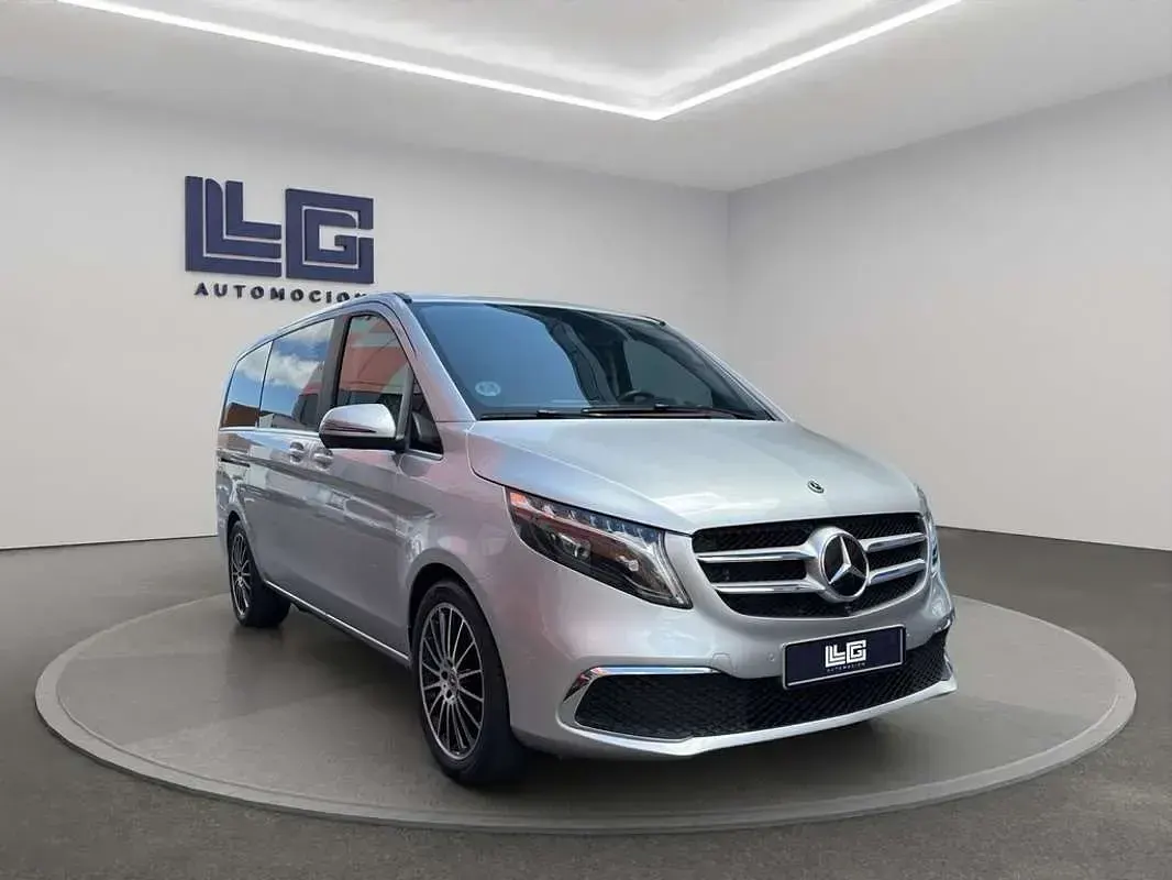 Usado Mercedes V300 Avantgarde 239 CV (175 kW) 2023 Gris Monovolumen