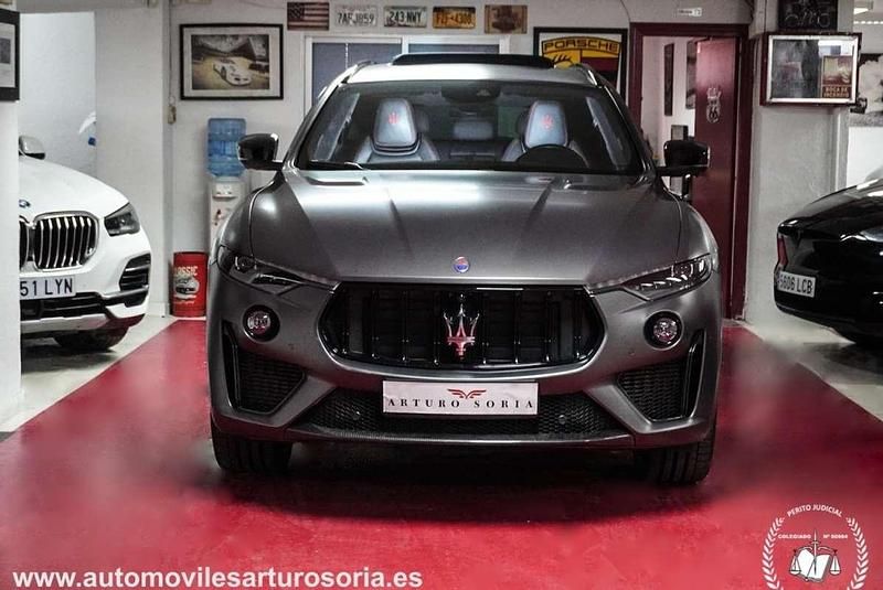 Usado Maserati Levante 580 CV (426 kW) 2020 Gris / plata SUV