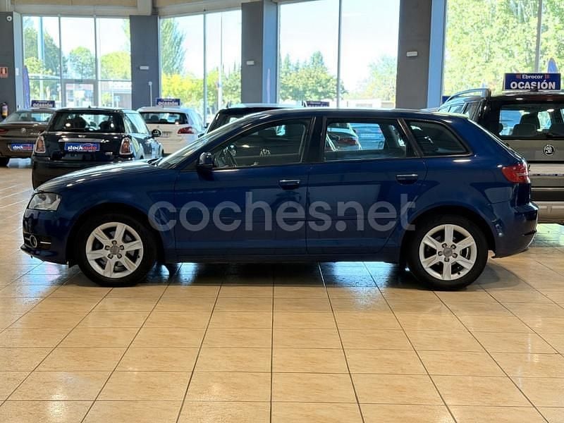 Usado Audi A3 Attraction 105 CV (77 kW) 2011 Azul Berlina