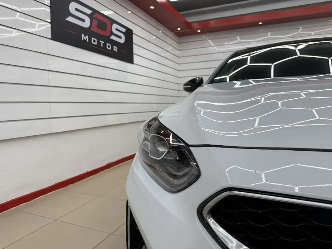 Usado Kia Ceed GT GT-Line 120 CV (88 kW) 2019 Blanco Familiar