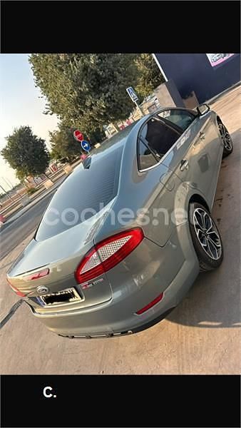 Usado Ford Mondeo Ghia 140 CV (102 kW) 2007 Gris / plata Berlina