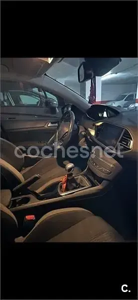 Usado Peugeot 308 Style 130 CV (95 kW) 2016 Granate Berlina