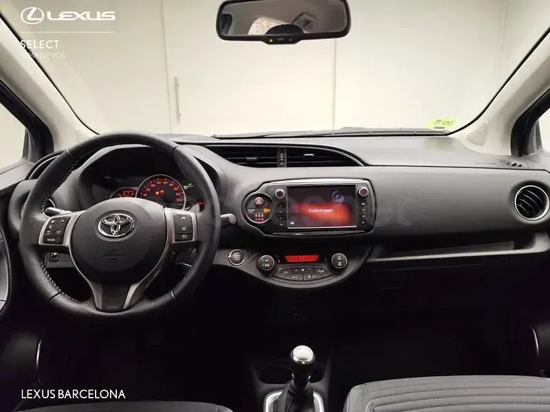 Usado Toyota Yaris Advance 99 CV (72 kW) 2015 Azul Utilitario