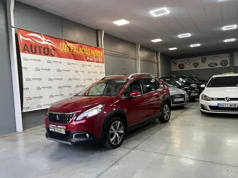 Usado Peugeot 2008 Allure 120 CV (88 kW) 2018 Rojo SUV