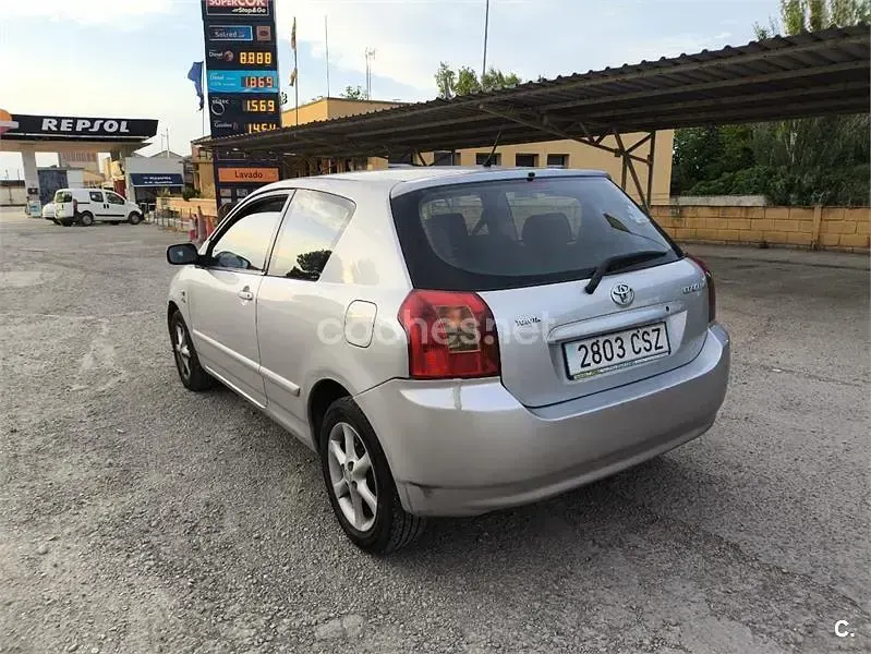 Usado Toyota Corolla Sol 116 CV (85 kW) 2004 Gris / plata Berlina