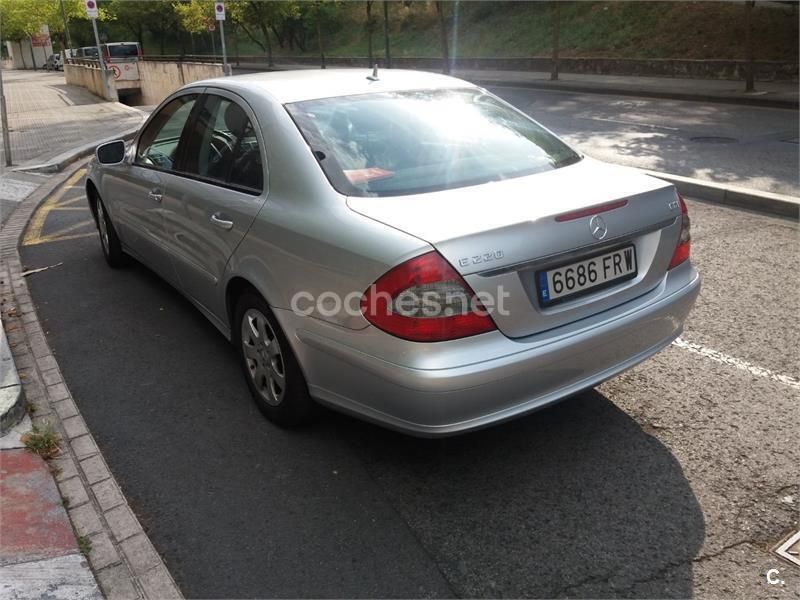 Gris / plata Usado 2007 Mercedes E220 Elegance Berlina | 11.500 € - Imagen 1/4