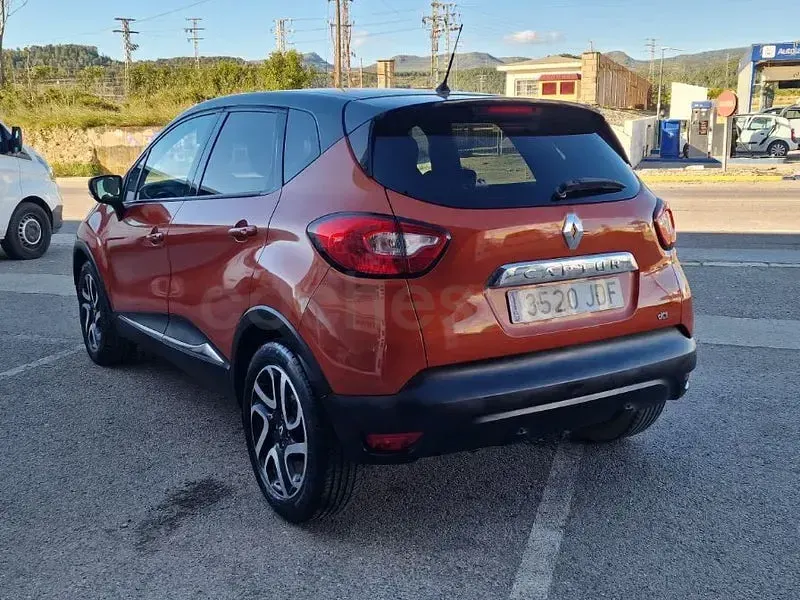 Usado Renault Captur Zen 90 CV (66 kW) 2015 Naranja SUV