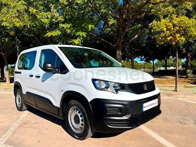 Usado Peugeot Rifter Allure 100 CV (73 kW) 2023 Blanco Monovolumen