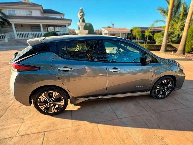 Usado Nissan Leaf Tekna 110 kW (150 CV) 2020 Gris Utilitario