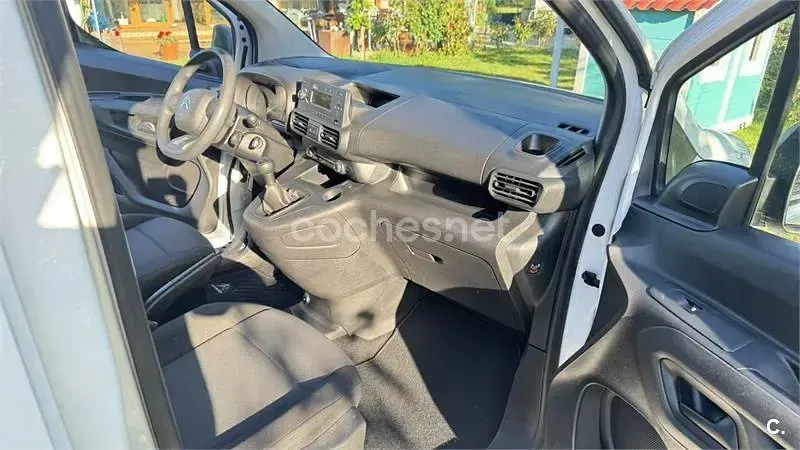 Usado Citroën Berlingo Feel 102 CV (75 kW) 2019 Blanco Monovolumen