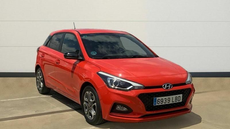 Usado Hyundai i20 100 CV (73 kW) 2019 Rojo Utilitario