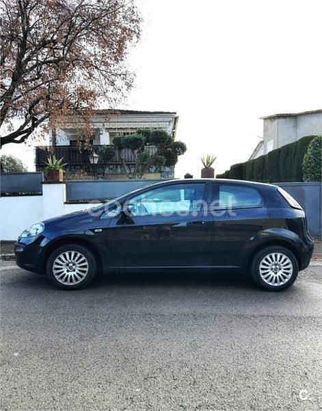 Usado Fiat Punto Active 77 CV (56 kW) 2010 Negro Utilitario