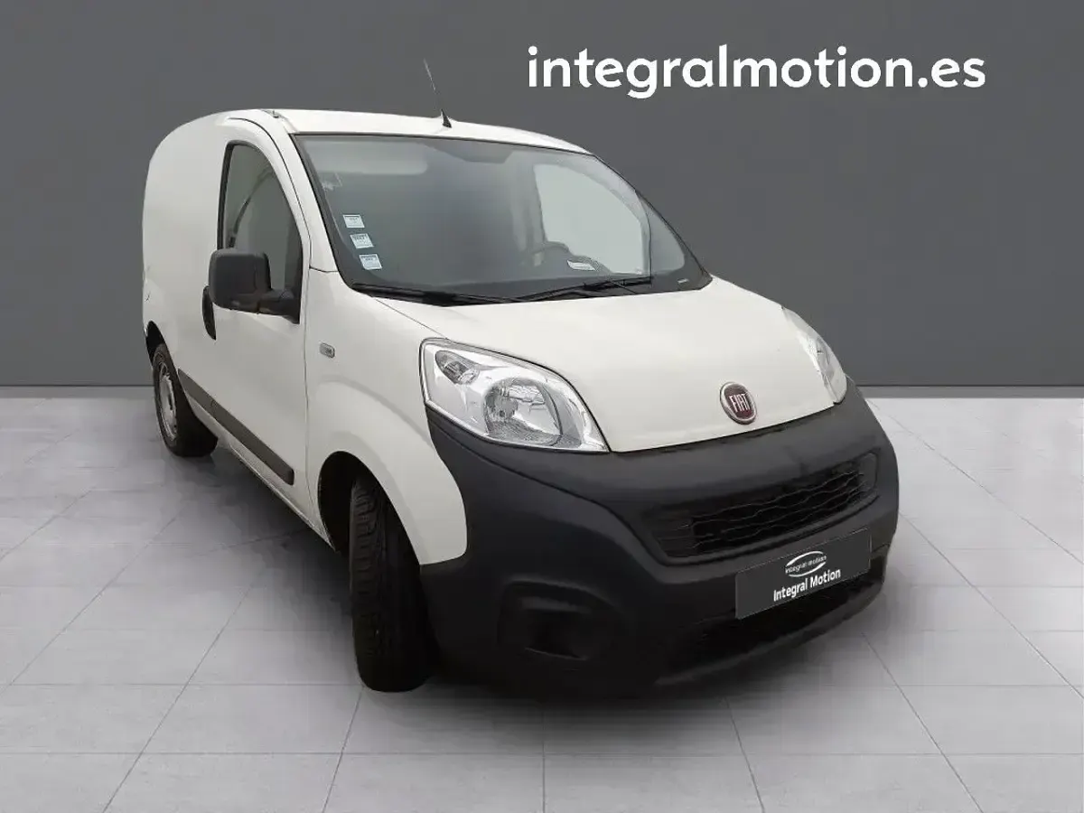 Używany Fiat Fiorino 80 KM (58 kW) 2021 Biały Minivan