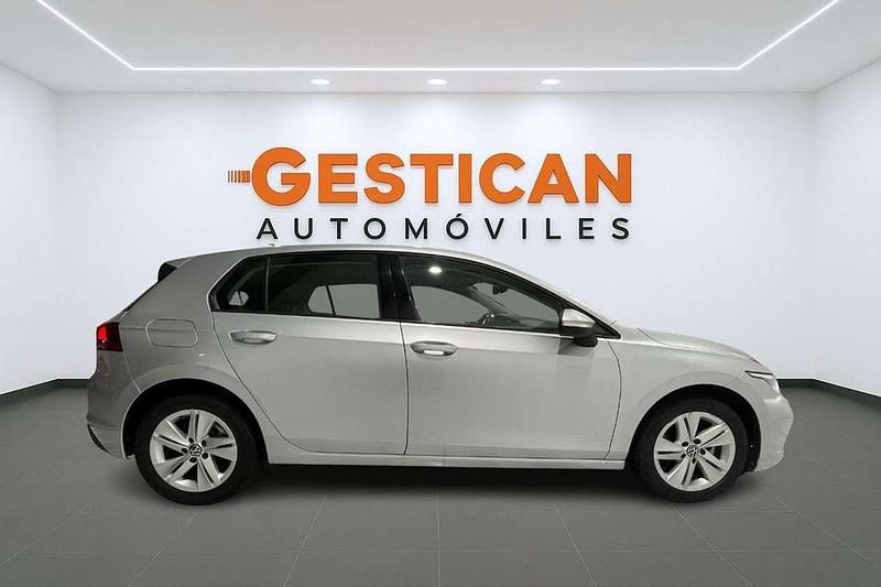 Usado VW Golf VIII Life 110 CV (80 kW) 2021 Gris Utilitario