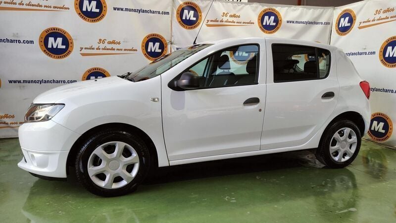 Usado Dacia Sandero Ambiance 75 CV (55 kW) 2016 Blanco Utilitario