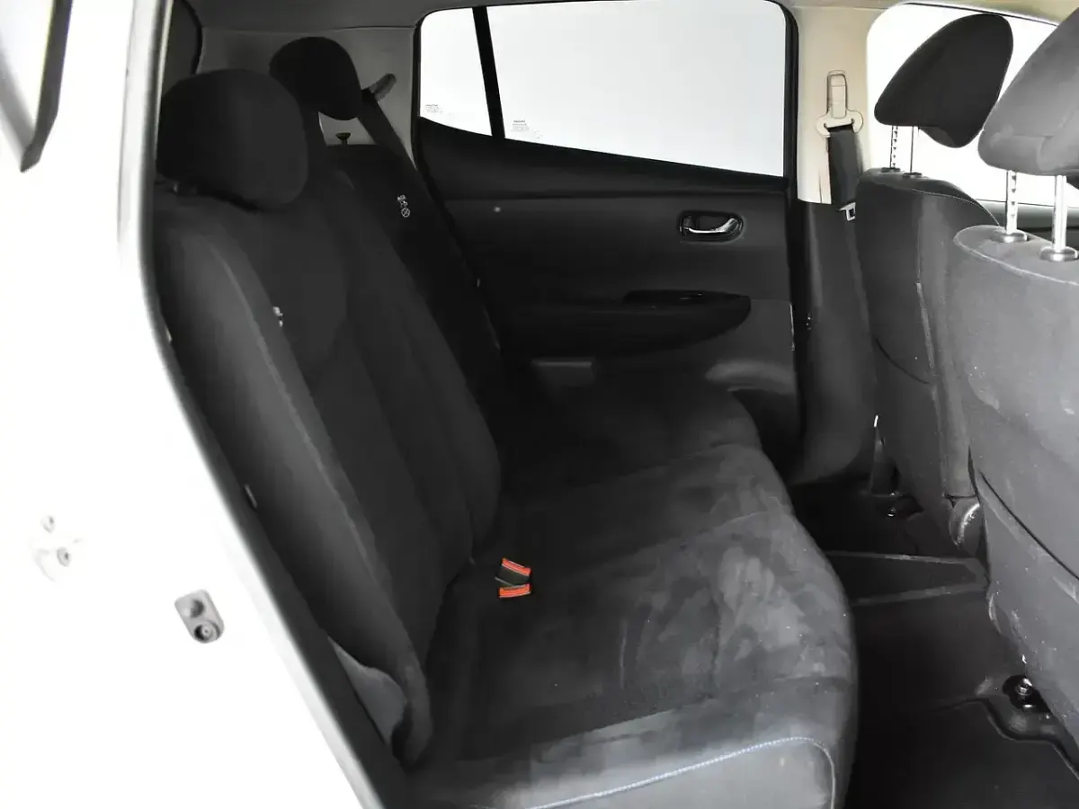 Usado Nissan Leaf Acenta 80 kW (109 CV) 2016 Blanco Utilitario