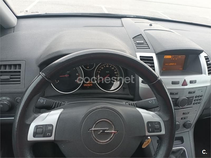 Usado Opel Zafira Family 110 CV (80 kW) 2010 Gris / plata Monovolumen