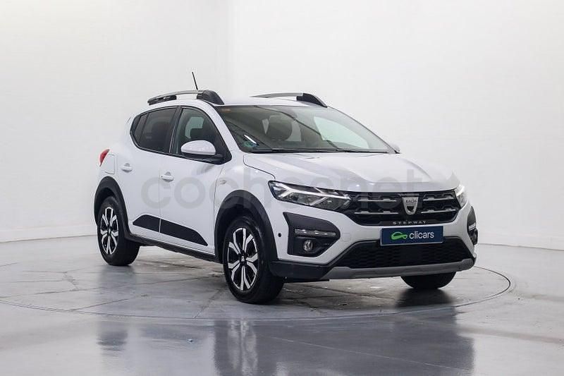 Usado Dacia Sandero Comfort 101 CV (74 kW) 2021 Blanco Berlina