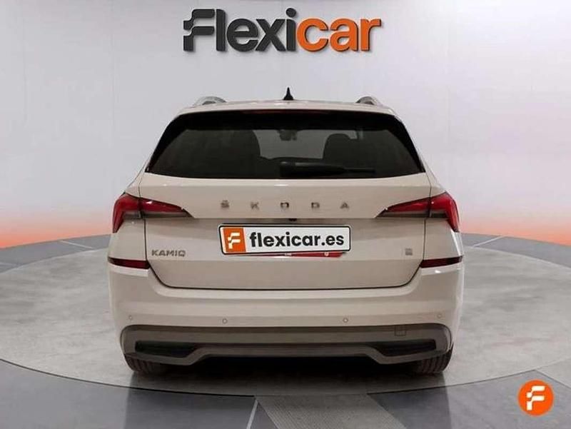 Usado Skoda Kamiq Monte Carlo 110 CV (80 kW) 2022 Blanco SUV