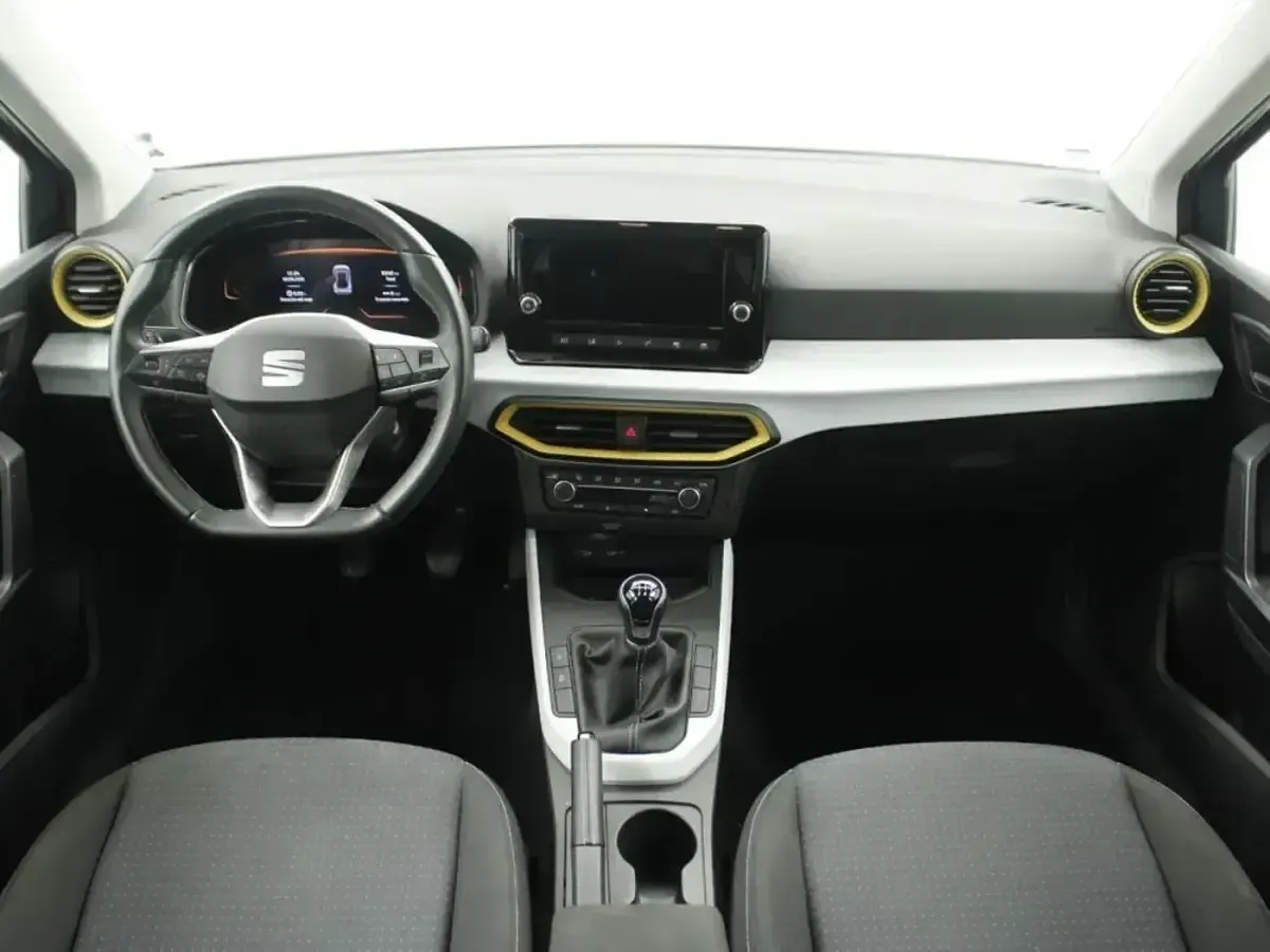 Usado Seat Arona Style 115 CV (84 kW) 2025 Gris SUV