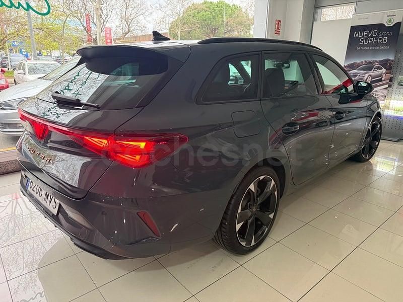 Usado Cupra Leon 150 CV (110 kW) 2025 Azul Familiar