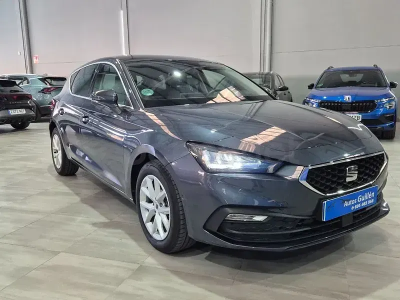 Usado Seat Leon Style 116 CV (85 kW) 2025 Gris / plata Berlina