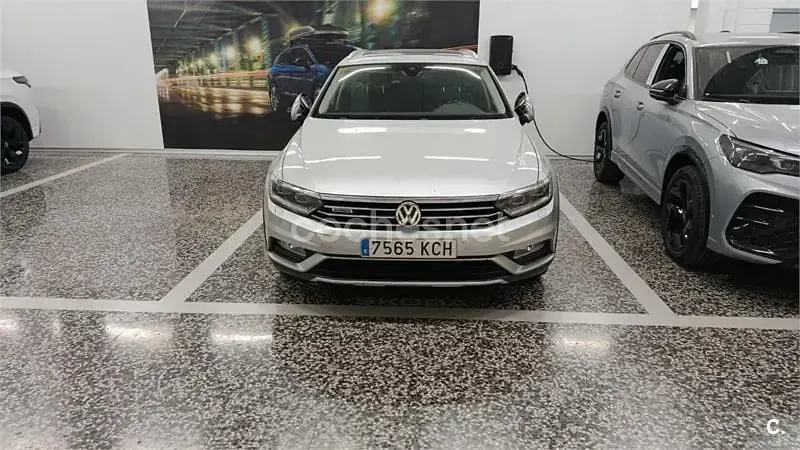Usado VW Passat Alltrack 190 CV (139 kW) 2017 Gris / plata Familiar