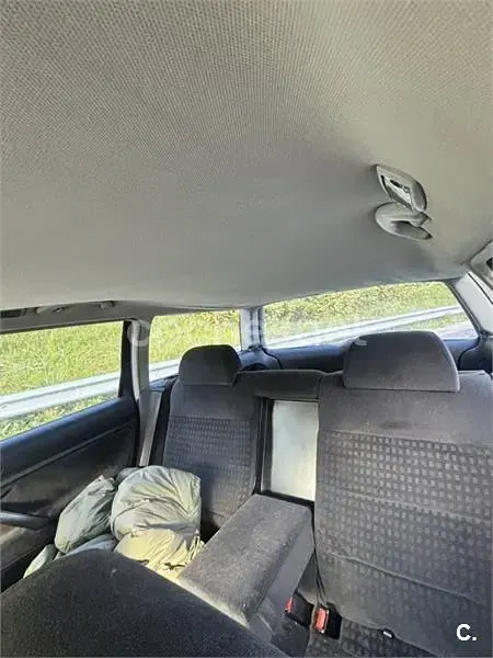 Usado VW Passat Trendline 130 CV (95 kW) 2002 Negro Familiar