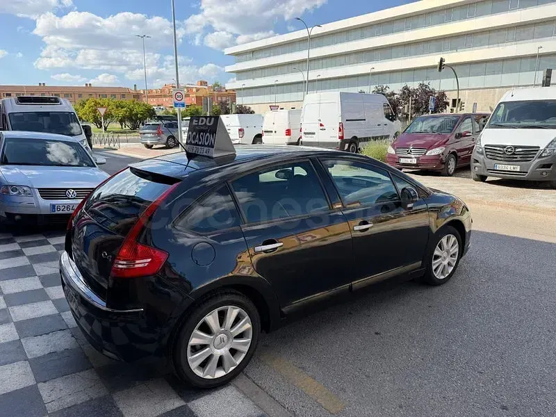 Usado Citroën C4 Exclusive 110 CV (80 kW) 2006 Negro Berlina