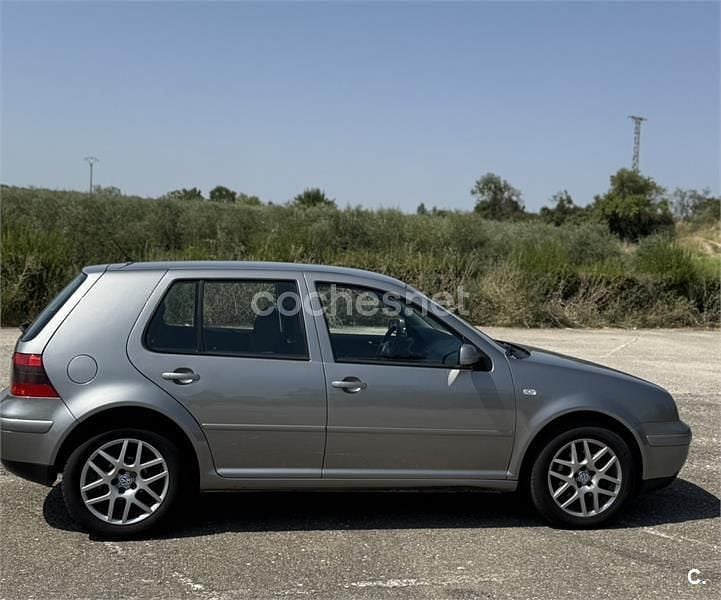 Gris / plata Usado 2003 VW Golf IV Berlina | 3900 € (Un poco caro) - Imagen 1/4