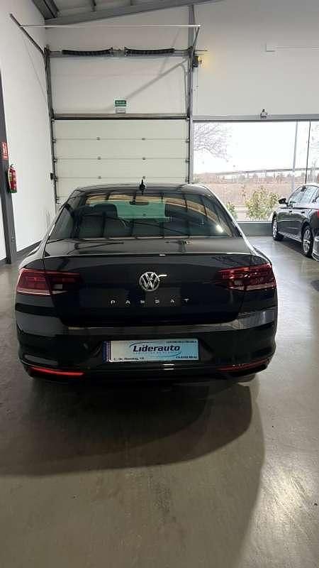 Usado VW Passat Executive 120 CV (88 kW) 2020 Gris Berlina