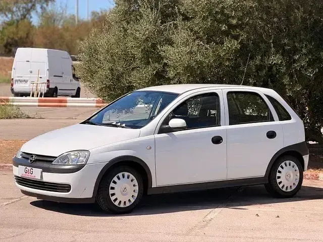 Usado Opel Corsa SRi 75 CV (55 kW) 2002 Blanco Utilitario